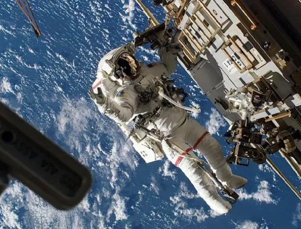 Космонавтите от МКС се завърнаха на Земята (Видео)