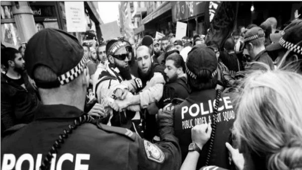 Във Франция зоват за рязане на глави