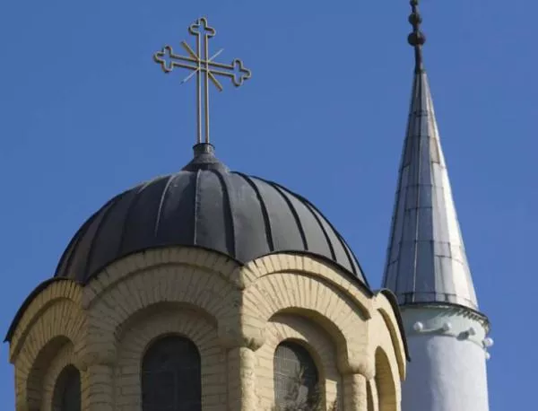 В "православно" Скопие има 15 църкви и... 27 джамии