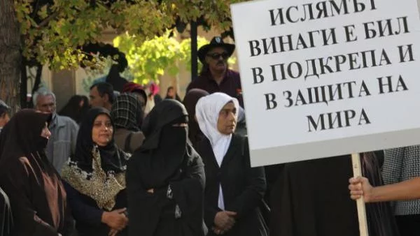 "Аллах е велик" в подкрепа на обвинените за радикален ислям