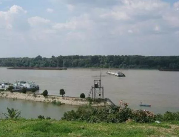 Стачници блокират движението по Дунав в Нови Сад 