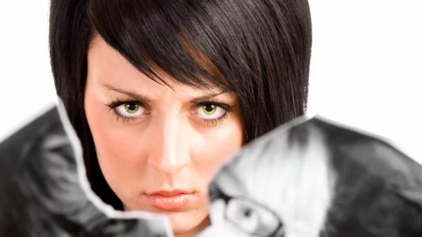 Следенето на бившия в интернет е психически проблем