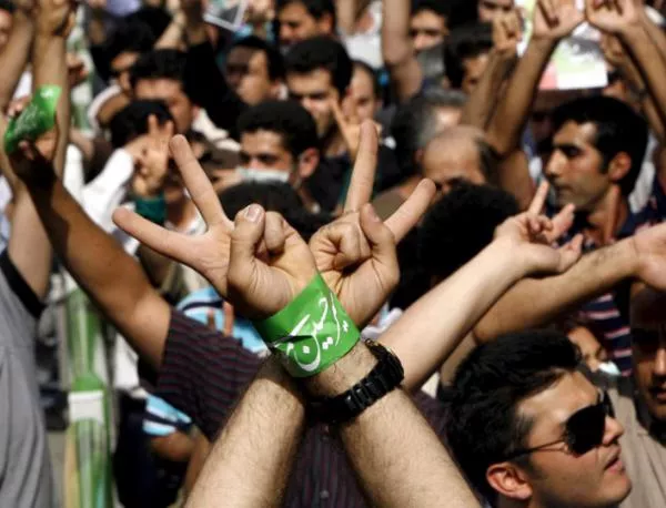 Безредици в Техеран заради срива на риала 