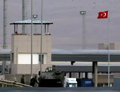 Допълнителни патрули пазят границата с Турция