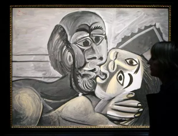 Четат пиеса на Пикасо в музея "Гугeнхайм"
