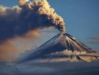 Вулкан изригва на Камчатка, трусове в региона 