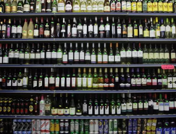 Чехия конфискува отровен алкохол, който е можело да убие хиляди