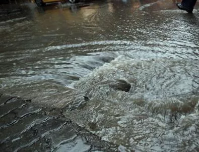 Проливен дъжд отнесе част от пътя Варвара – Ахтопол