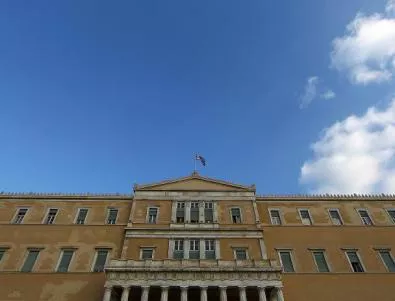 Тройката нареди Гърция да уволни данъчните си инспектори
