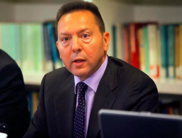 Преумора вкара гръцкия финансов министър в болница