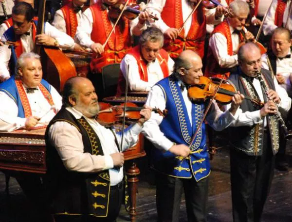 Намаления за "100-те унгарски цигулки" по повод Деня на будителите