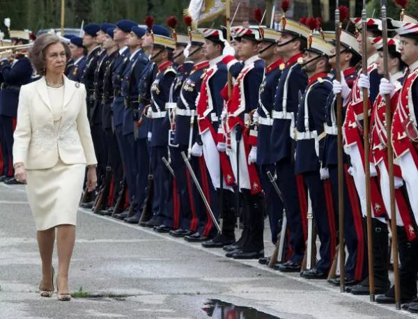 Испанската кралица съди сайт за извънбрачни връзки 