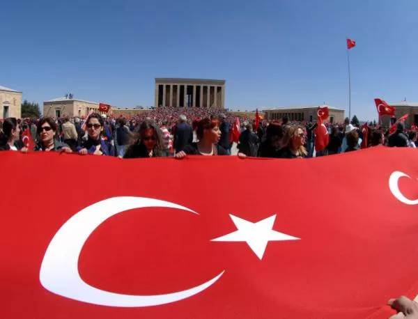 Хиляди турци на шествие за Деня на републиката 