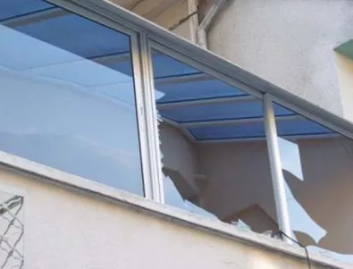 Разбиха прозорците на офиса на ГЕРБ в Кюстендил