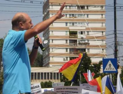 В Румъния пак плашат Бъсеску с отстраняване