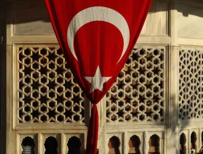 Трима убити при сблъсъци в Турция 