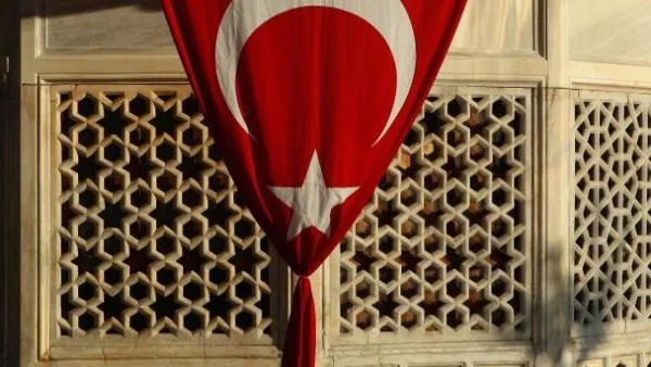 Трима убити при сблъсъци в Турция 