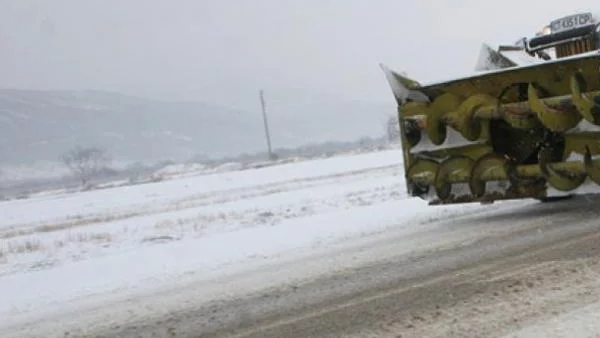 Всички снегопочистващи фирми са в бойна готовност