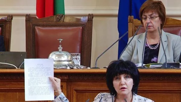 ГЕРБ: Доган не го чака добро бъдеще, щом пренаписва историята