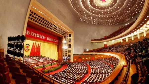 Смяната на властта в КНР: Тайните игри на политиците