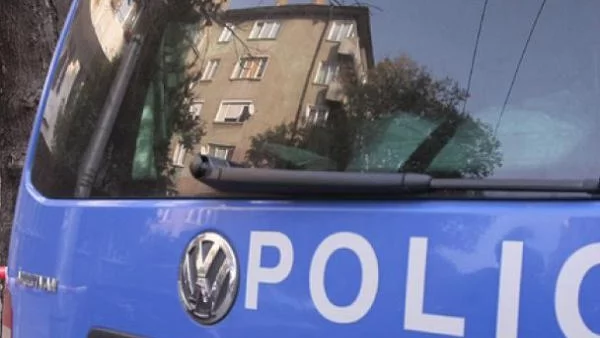 Майка заряза децата си на автогара
