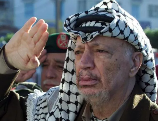 Започна отварянето на гроба на Арафат