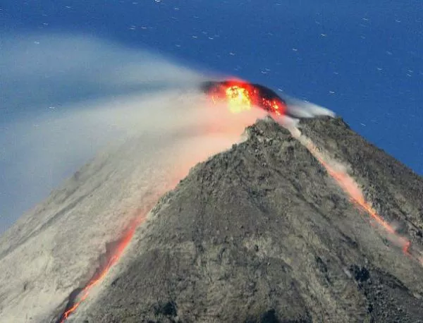 Вулкан изригна в Нова Зеландия (видео)