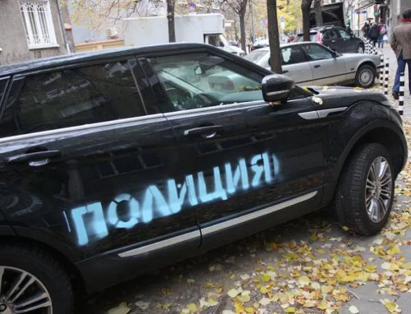 Частни коли осъмнаха с надпис "Полиция" в София