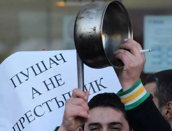 Рагин: Забраната да се пуши праща българите да празнуват в съседните държави