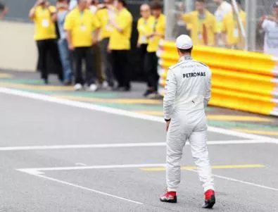 Шумахер намекна, че може да остане в Mercedes