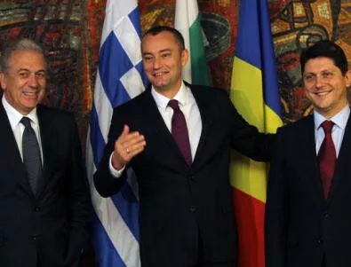 Румъния: България и Гърция ни оказват натиск да блокираме Македония
