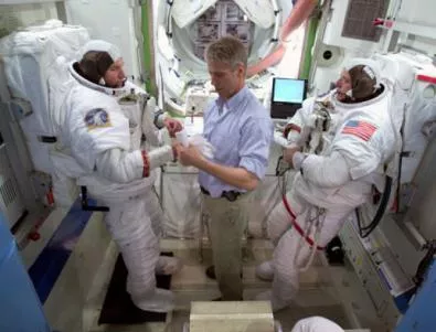 Как е направен скафандърът на американските космонавти