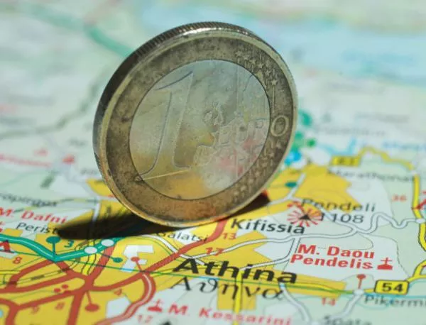 Гърците започнаха да връщат парите си в банките