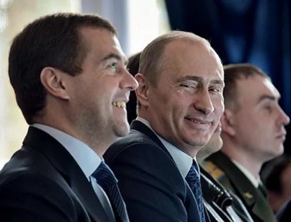 Намаляват рейтингите на Медведев и Путин