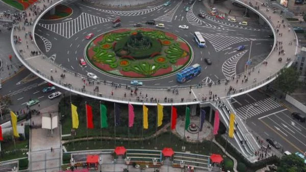 Уникален пешеходен мост в Китай (видео)