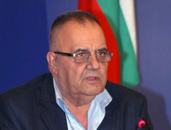 Б. Димитров: С пари, много лумпени в България могат - едни да продължават, а други - да стават македонци