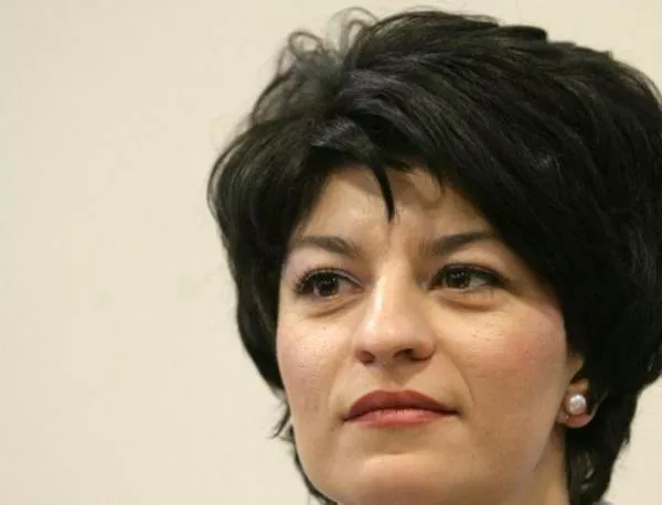 Атанасова обещава по-сериозни санкции за лекарски грешки