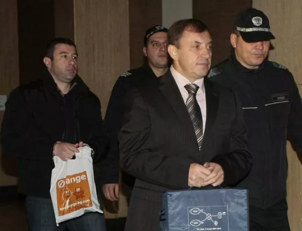 Пуснаха Алексей Петров под "домашен арест"