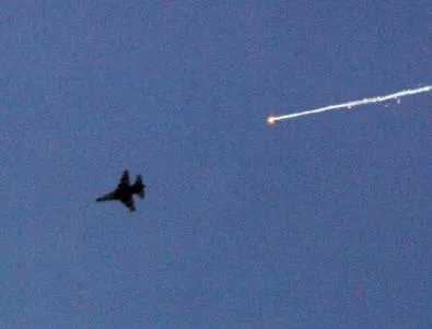 Сирийски самолети бомбардираха град в близост до турската граница