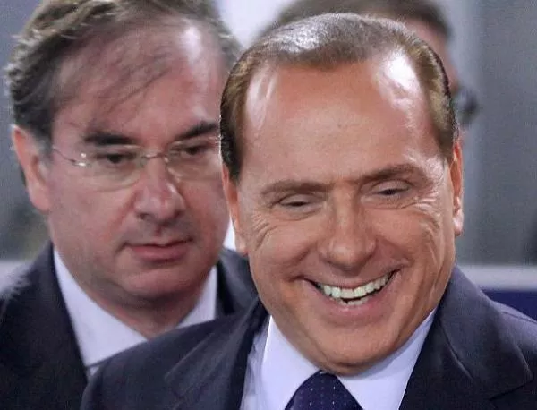 Берлускони се сгоди за 48 години по-млада от него