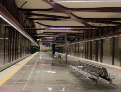 Бутналият жената в метрото отива в психиатрията
