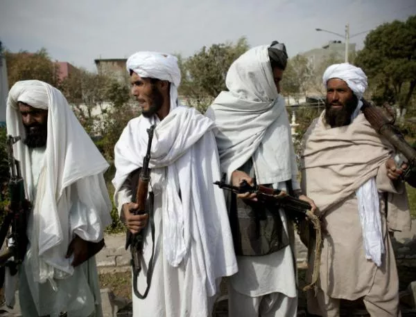 Талибаните: Янките бягат като от Виетнам