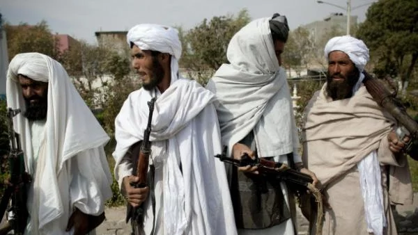 Талибаните: Янките бягат като от Виетнам