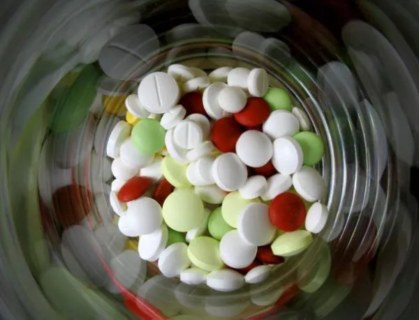 Лекарствата в България ще поевтиняват, твърди експерт