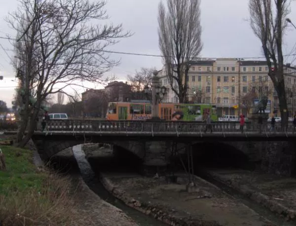 Лъвов мост започва да прилича на кадър от апокалиптичен филм