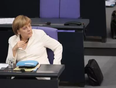 Пазят за поколенията SMS-ите на Меркел 