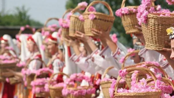 Долината на розите и тракийските царе с представяне в Швейцария