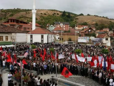Албанците отвръщат на удара: Осквернени сръбски гробища и стрелба срещу паметници