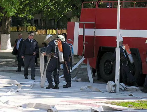 Пожар в училището за европейски езици в Русе, пострадали няма