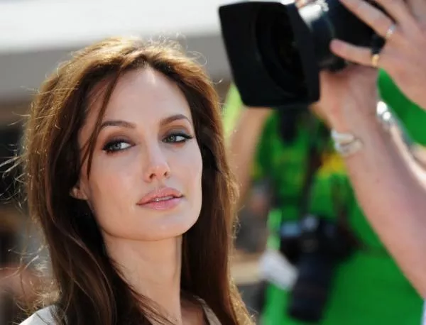 Джоли ще снима документален филм за себе си 
